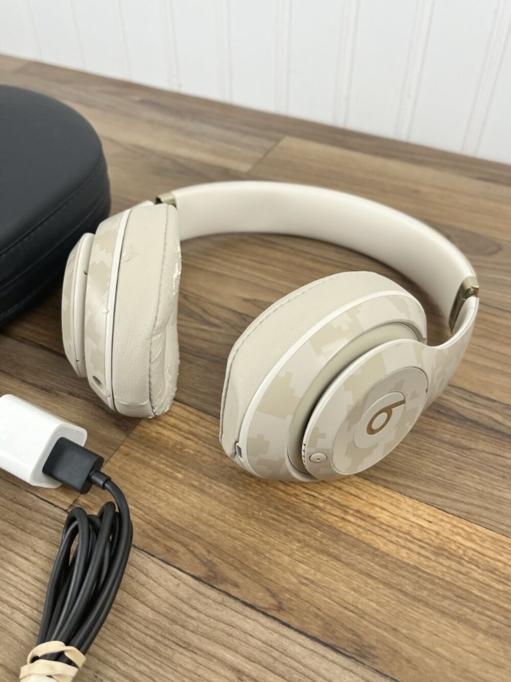 Beats Studio3 Wireless – Camo Edition With Charger + Case - Picture 4 of 11